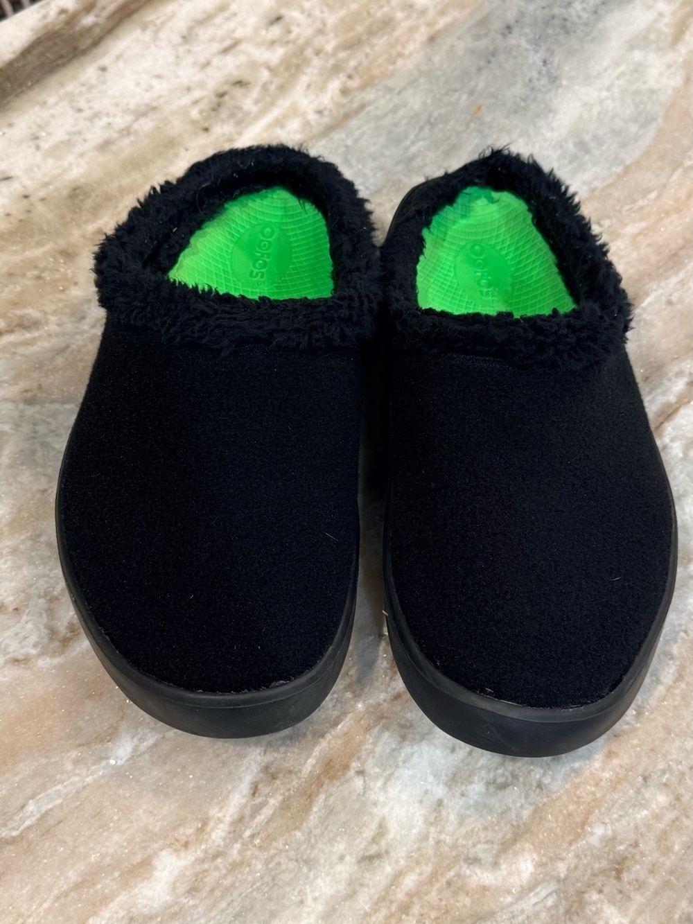 Men’s OOFOS Men's OOcoozie Black fleece Mule- Size 8 - Picture 4 of 8